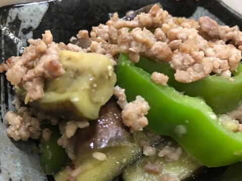 【簡単メイン】豚ひき肉とナスとピーマンの味噌炒め